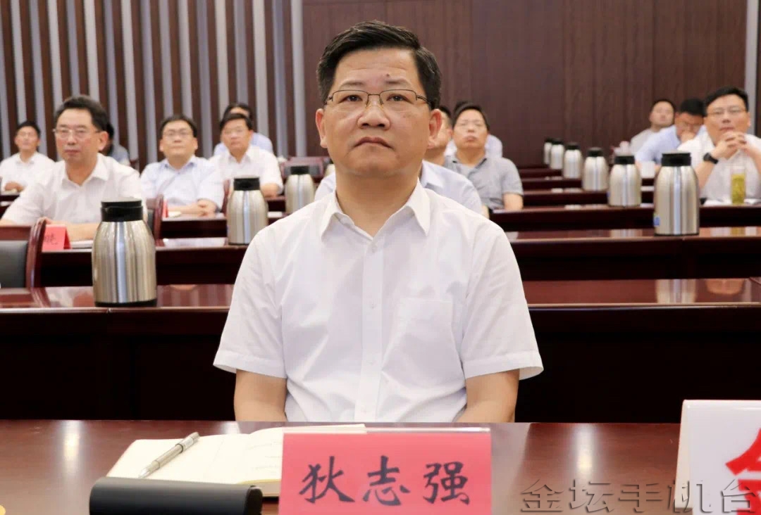 区四套班子领导在金坛分会场参加收看收听常州市委市政府召开全市作风