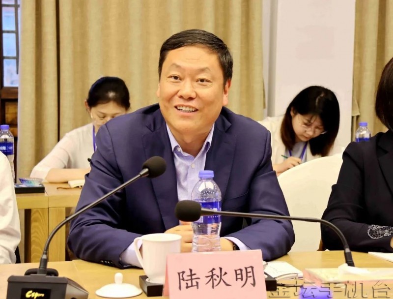 狄志强陆秋明与中国数学会理事会成员进行座谈