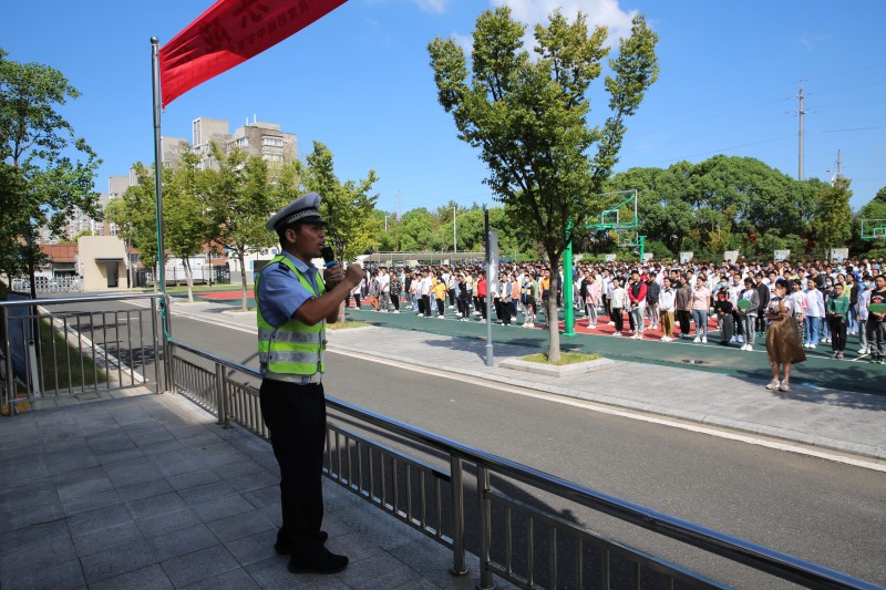 公安分局：开展“国旗下讲话”交通安全主题宣传活动