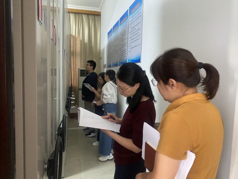 儒林镇：迎接区档案馆开展档案年检工作