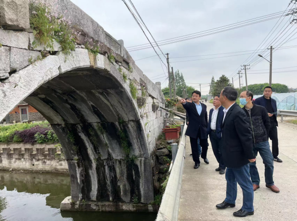 金城镇区地方志办公室一行来我镇调研镇村志编撰工作