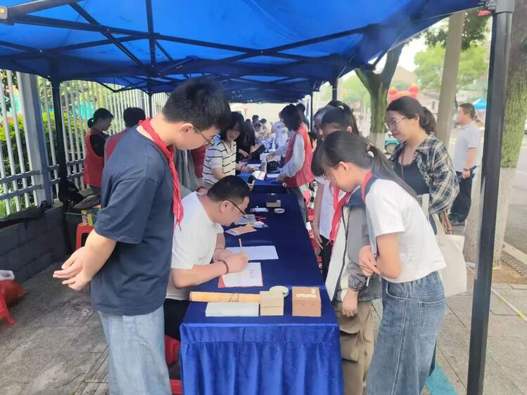 “善行集市 情暖乡村”慈善惠民活动走进直溪 公益升